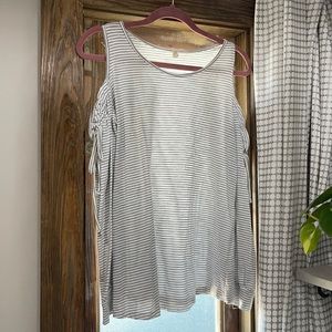 Open shoulder cotton top